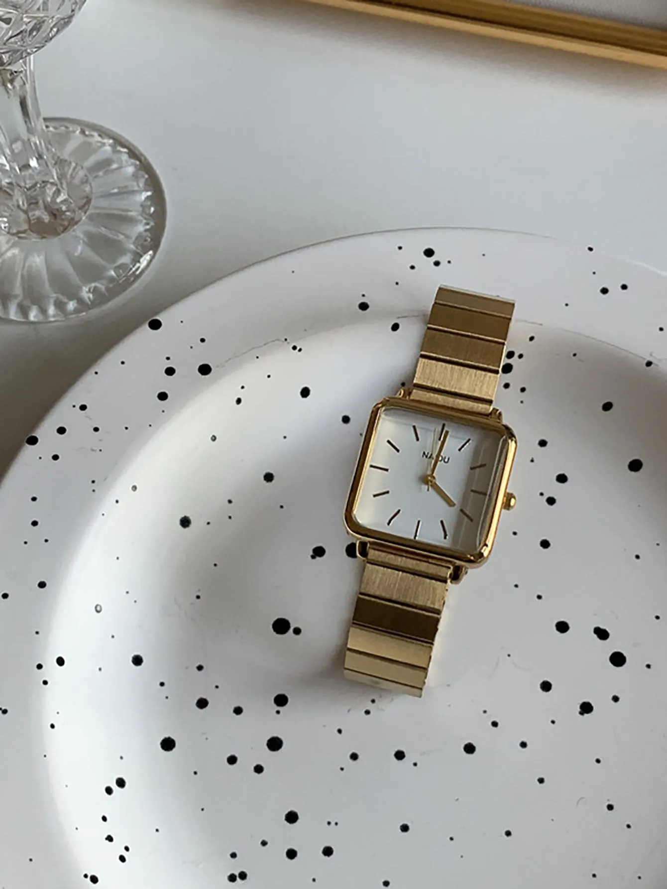 1pc Square Dial Quartz Watch - Gold