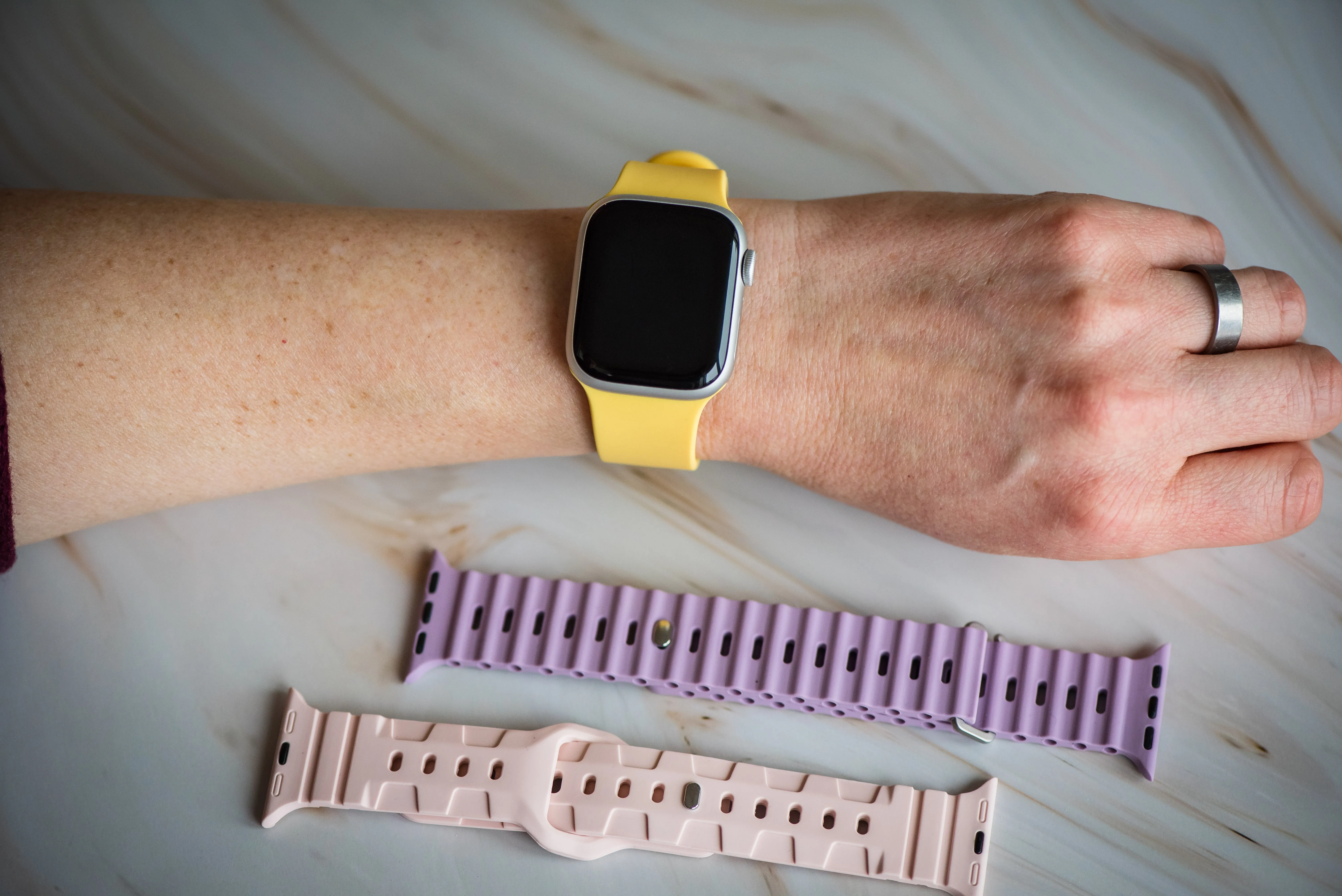 Apple Band - Silicone Solid Buckle - Yellow