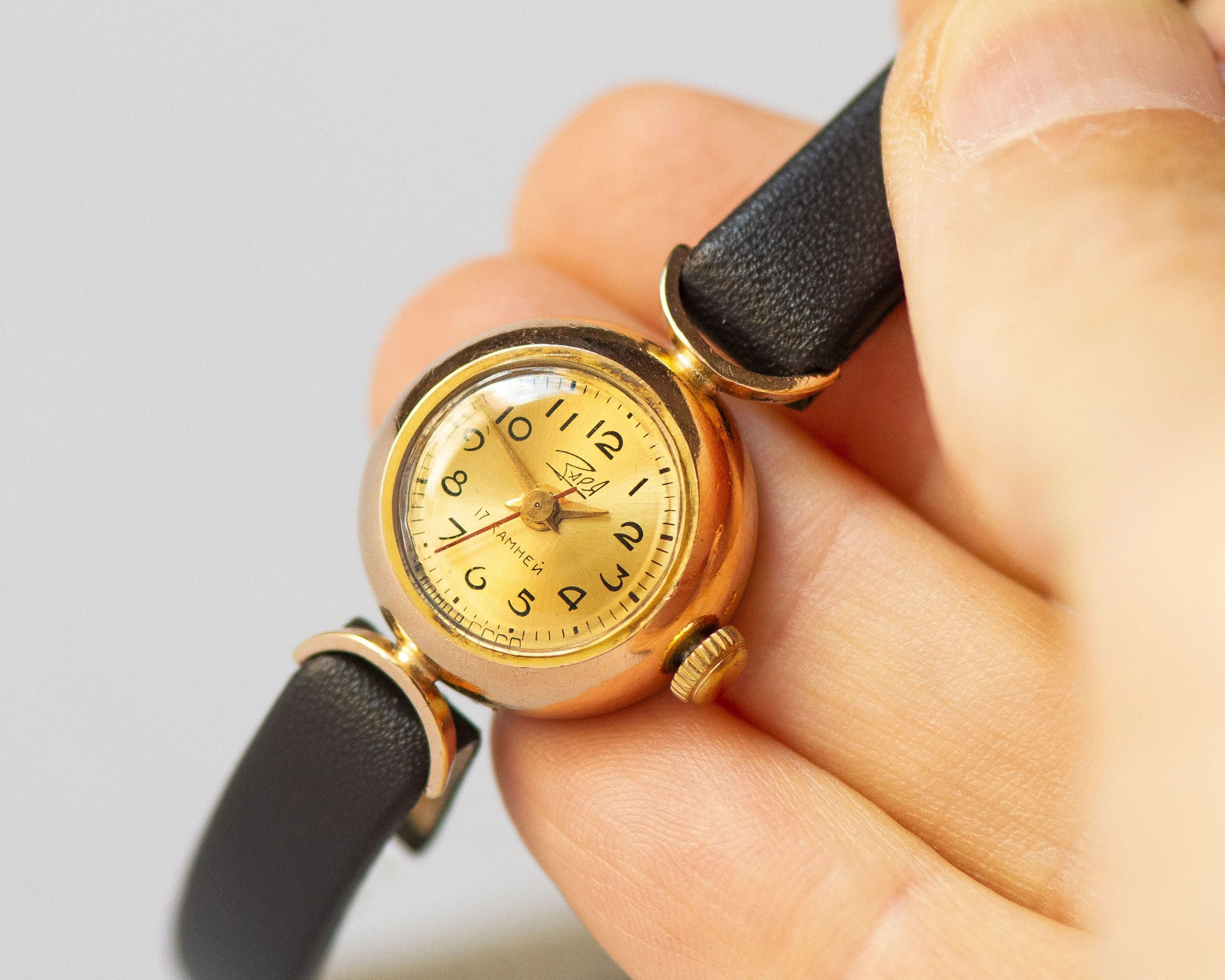 Crescent trim case wristwatch for women Dawn, gold plated women retro watch gift, watch lady shockproof vintage, new premium leather band