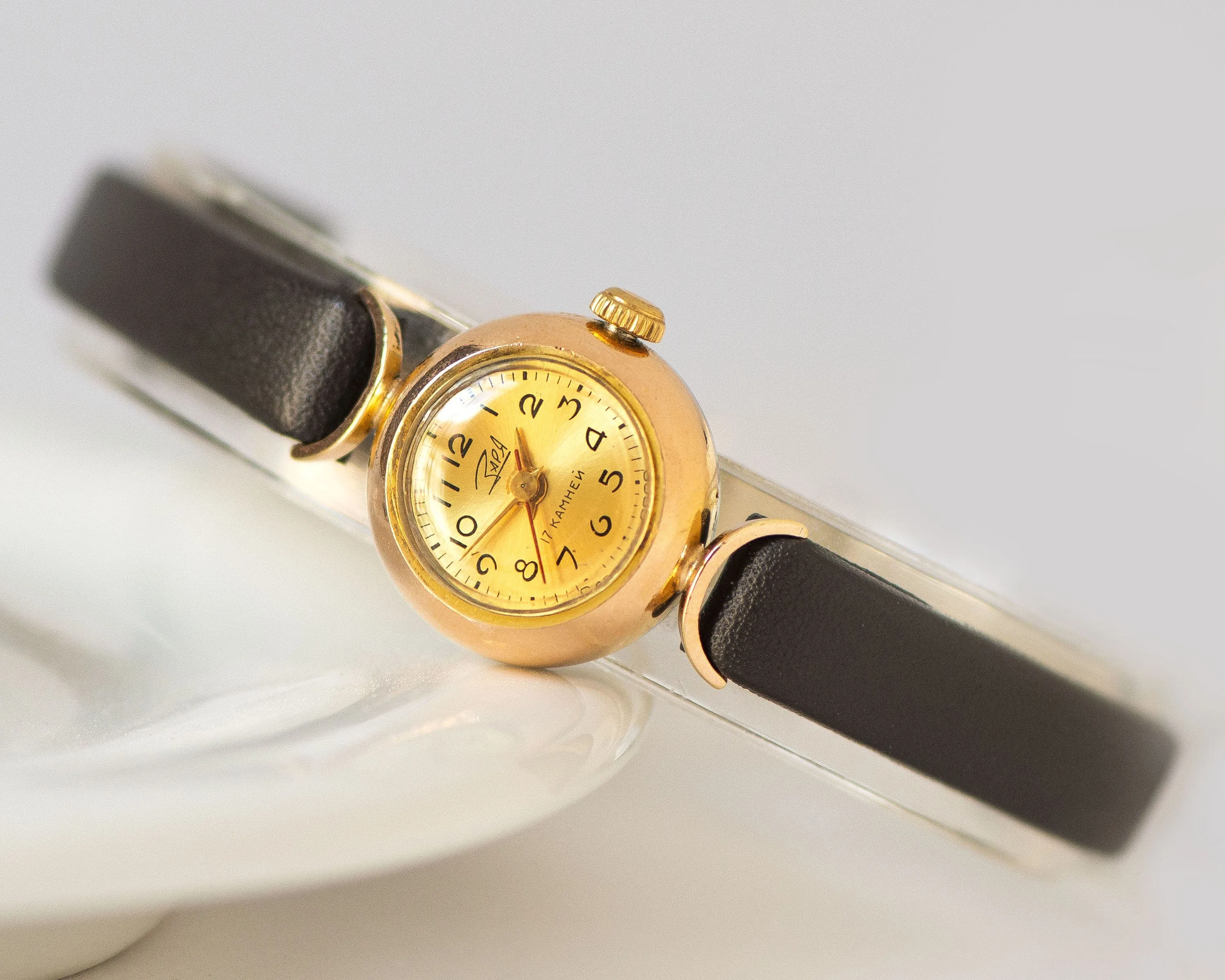 Crescent trim case wristwatch for women Dawn, gold plated women retro watch gift, watch lady shockproof vintage, new premium leather band