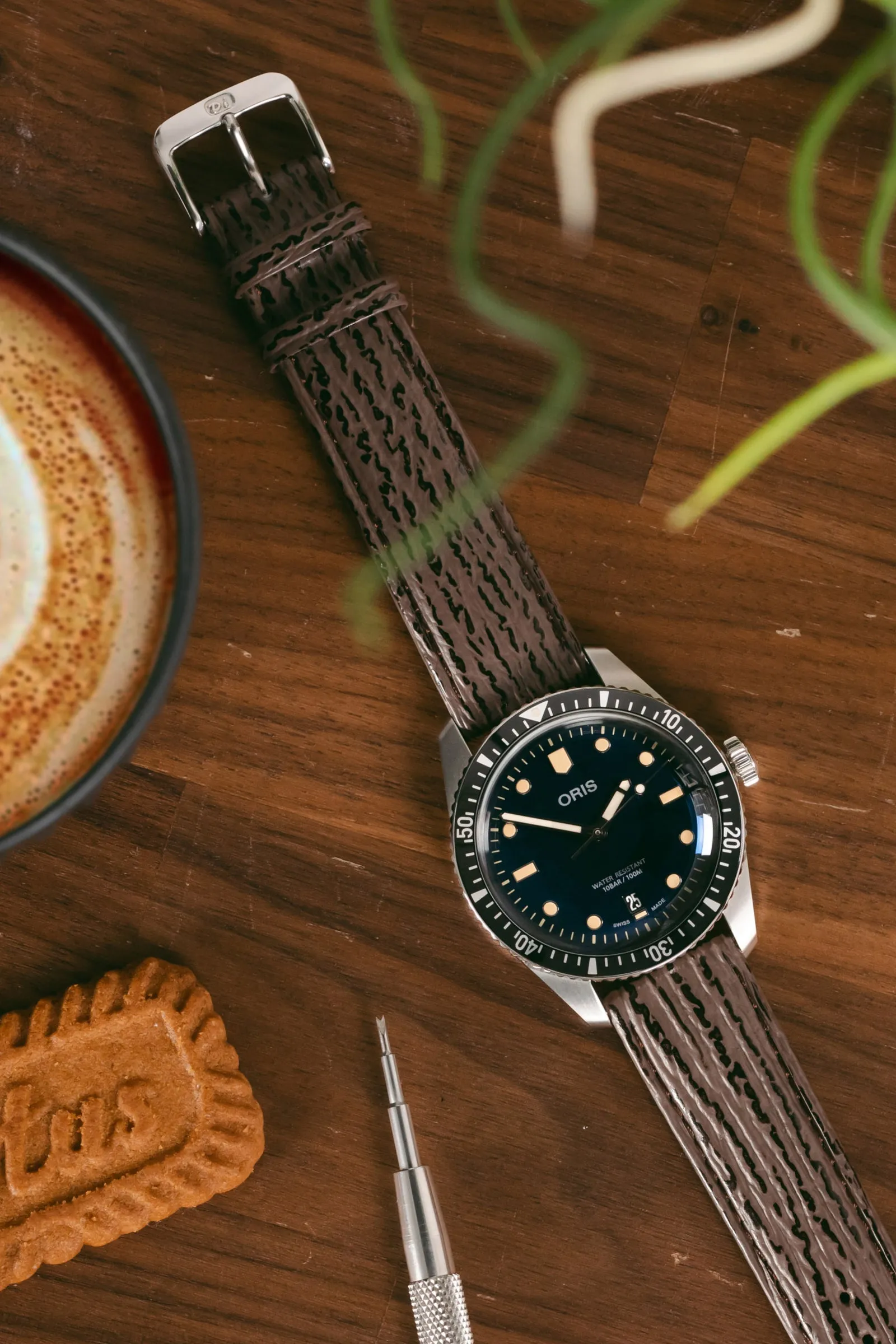 Di-Modell SHARKSKIN Waterproof Leather Watch Strap in BROWN
