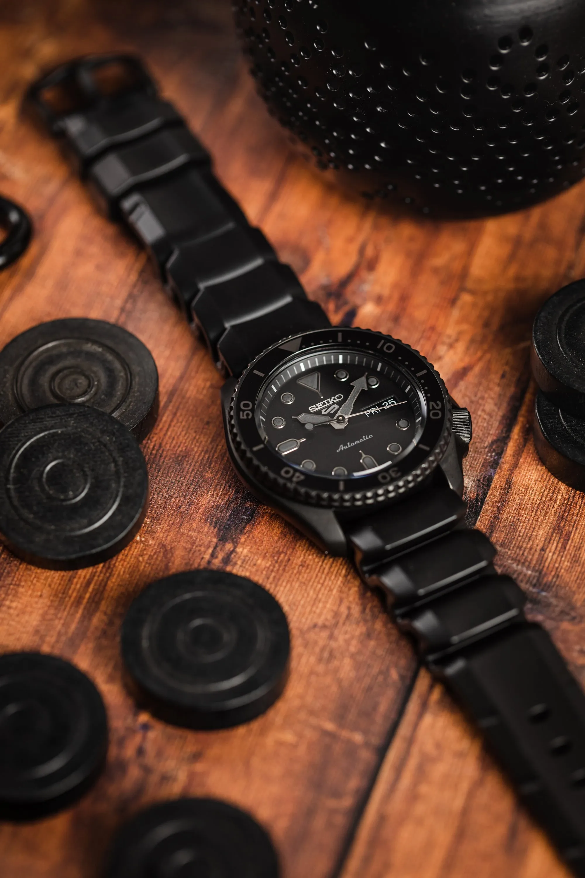 Hirsch EXTREME Natural Rubber Watch Strap in BLACK
