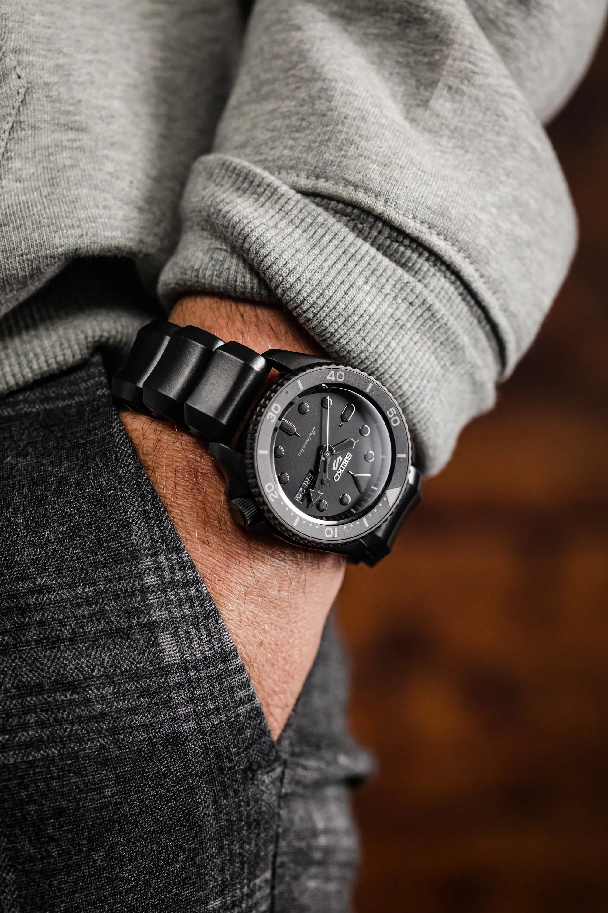 Hirsch EXTREME Natural Rubber Watch Strap in BLACK