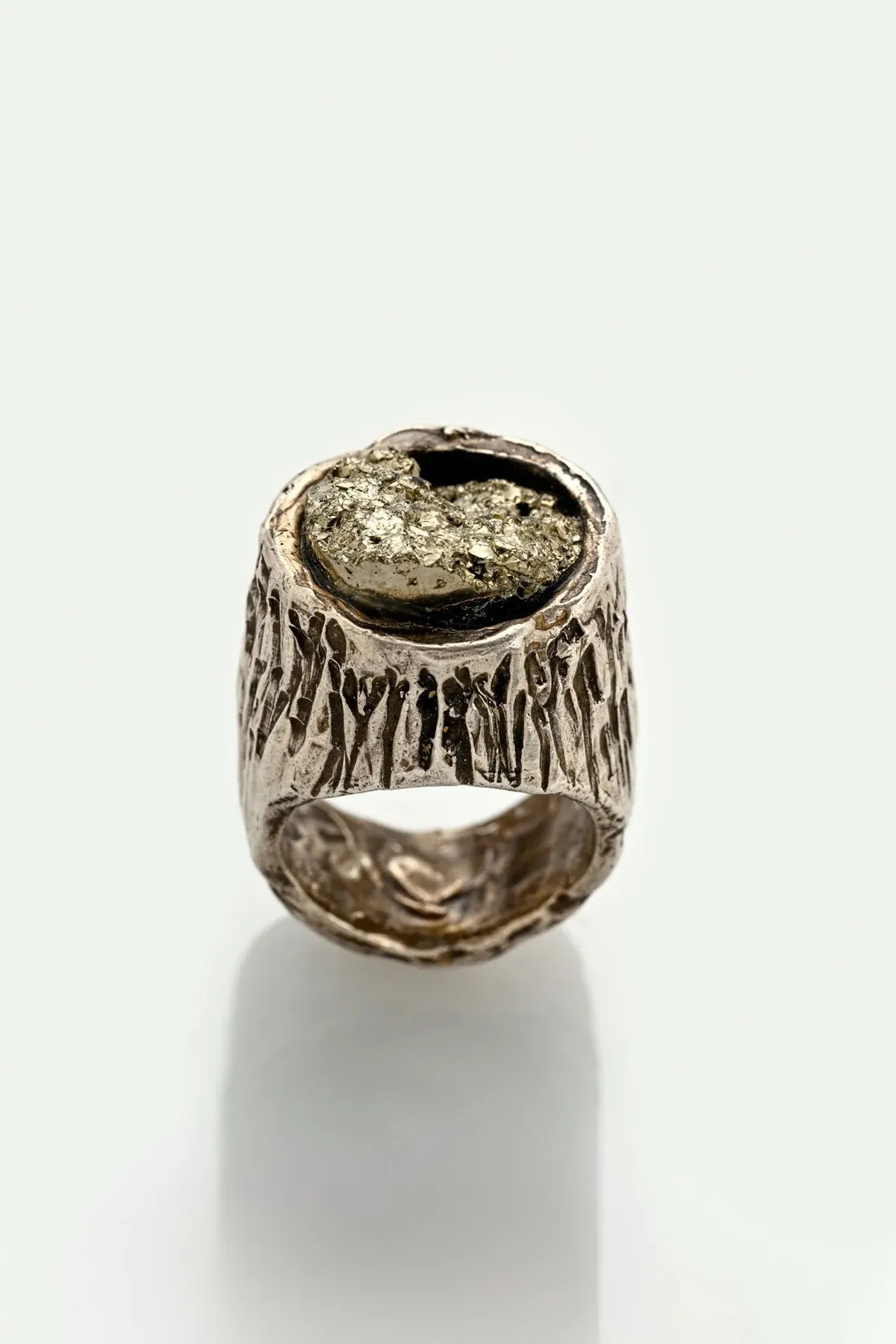 MARIE-ALEXANDRINE YVERNAULT | CHEVALIERE PY X PYRITE RING