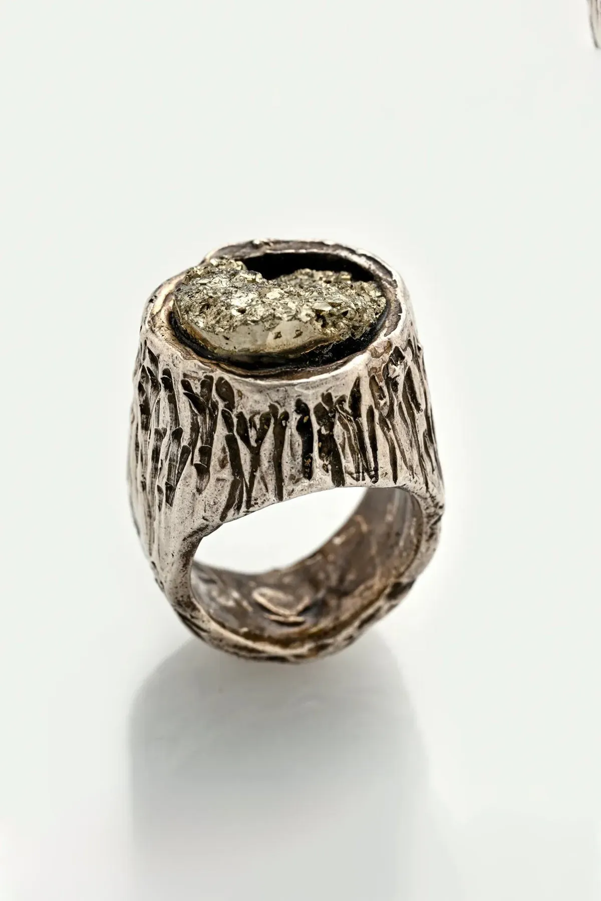 MARIE-ALEXANDRINE YVERNAULT | CHEVALIERE PY X PYRITE RING