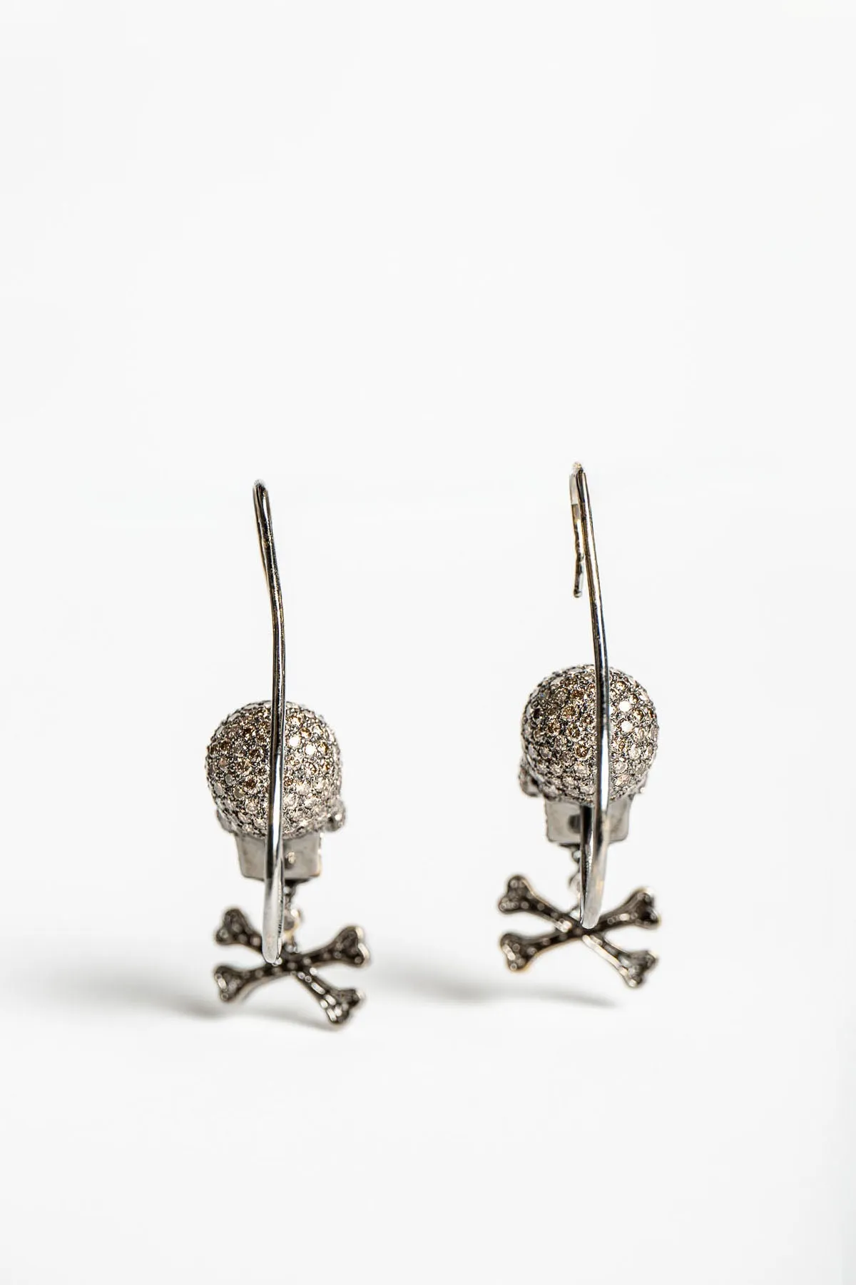 MAXFIELD PRIVATE COLLECTION | BROWN DIAMOND SKULLBONE EARRINGS