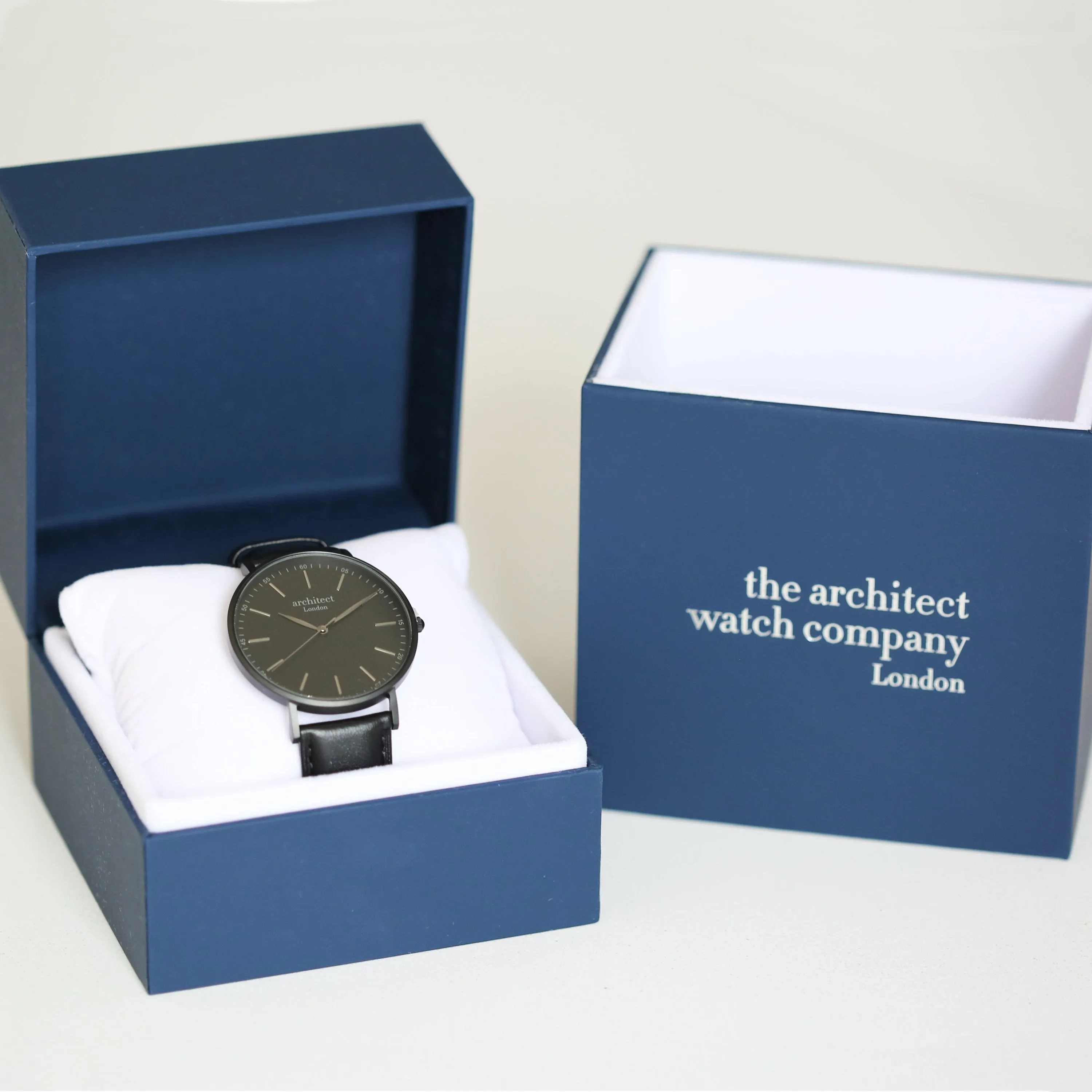 Modern Font Engraving - Men's Minimalist Watch   Jet Black Strap
