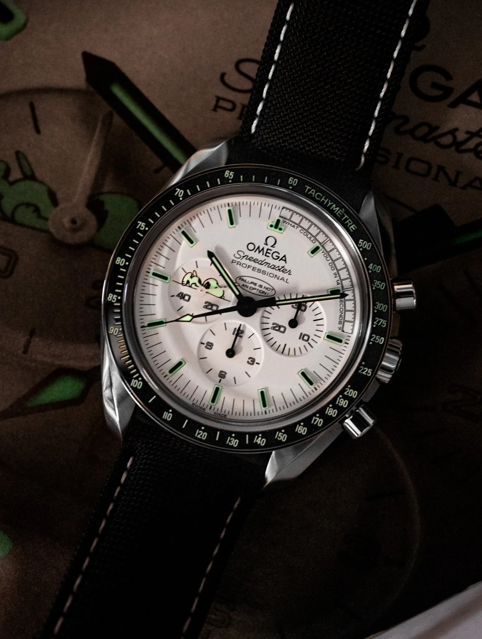 Omega Speedmaster Apollo 13 Snoopy '45th Anniversary' 311.32.42.30.04.003