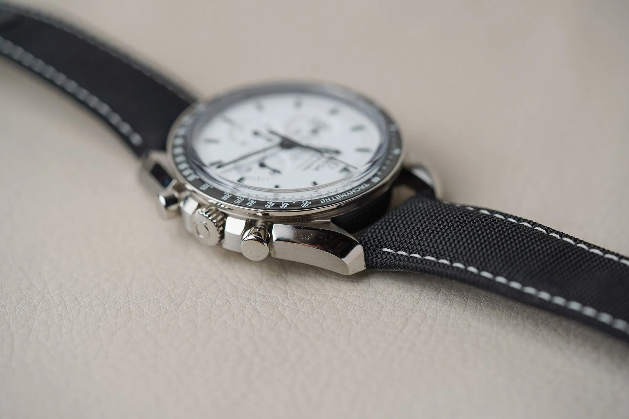 Omega Speedmaster Apollo 13 Snoopy '45th Anniversary' 311.32.42.30.04.003