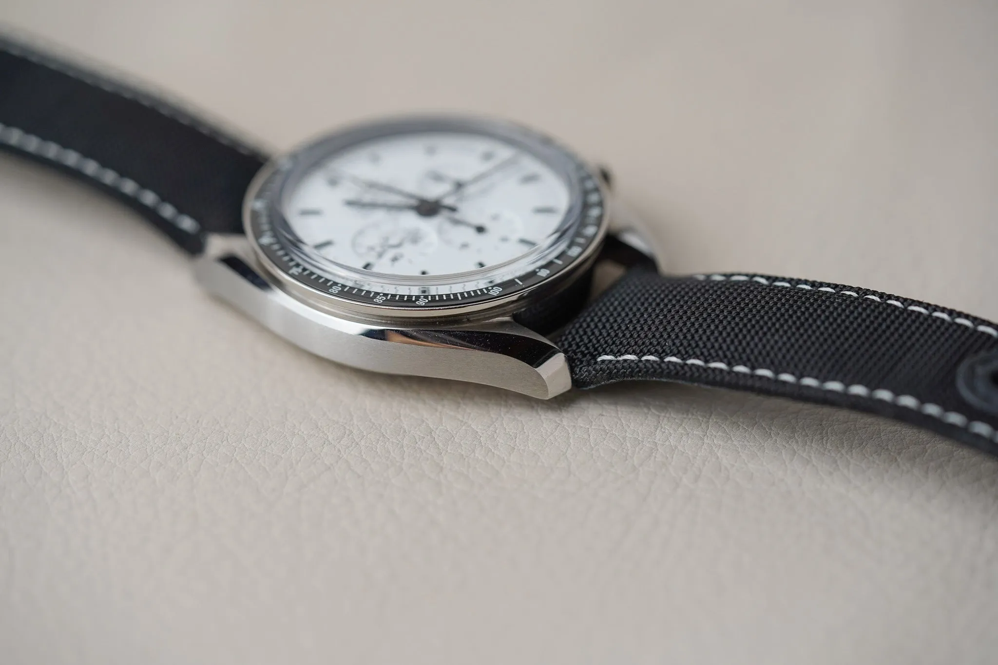 Omega Speedmaster Apollo 13 Snoopy '45th Anniversary' 311.32.42.30.04.003