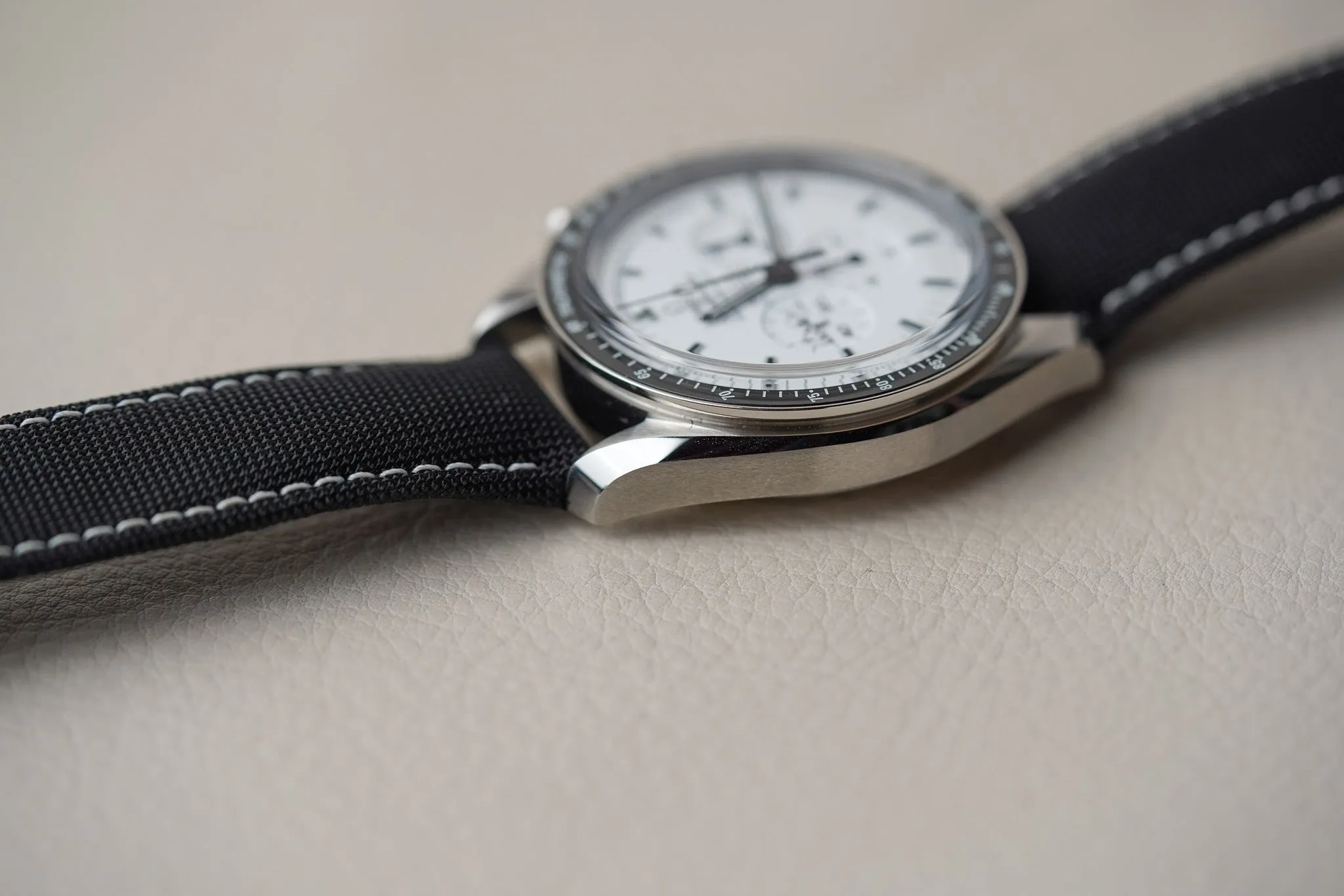 Omega Speedmaster Apollo 13 Snoopy '45th Anniversary' 311.32.42.30.04.003