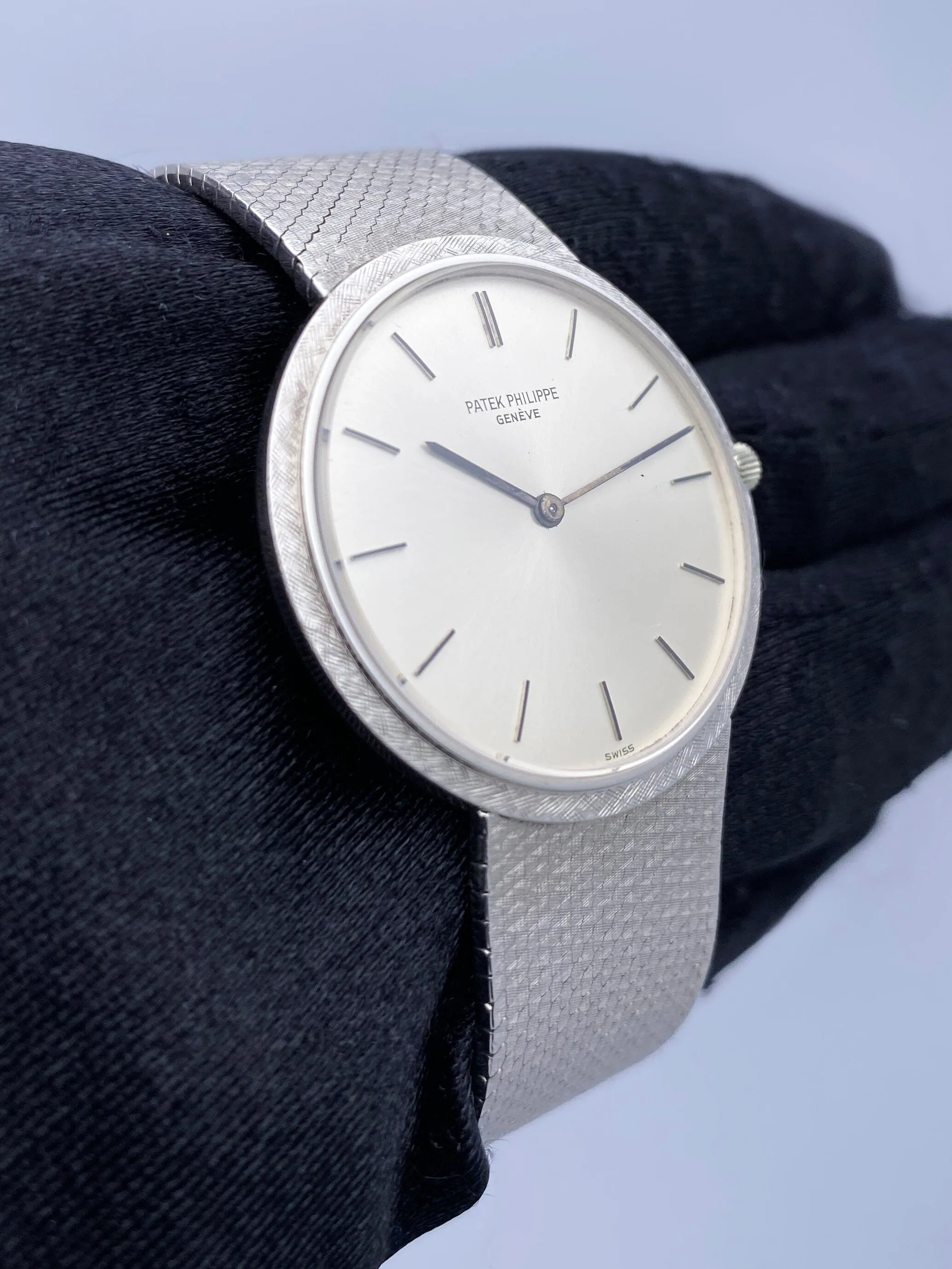 Patek Philippe Calatrava 3520D 18K White Gold Mens Watch
