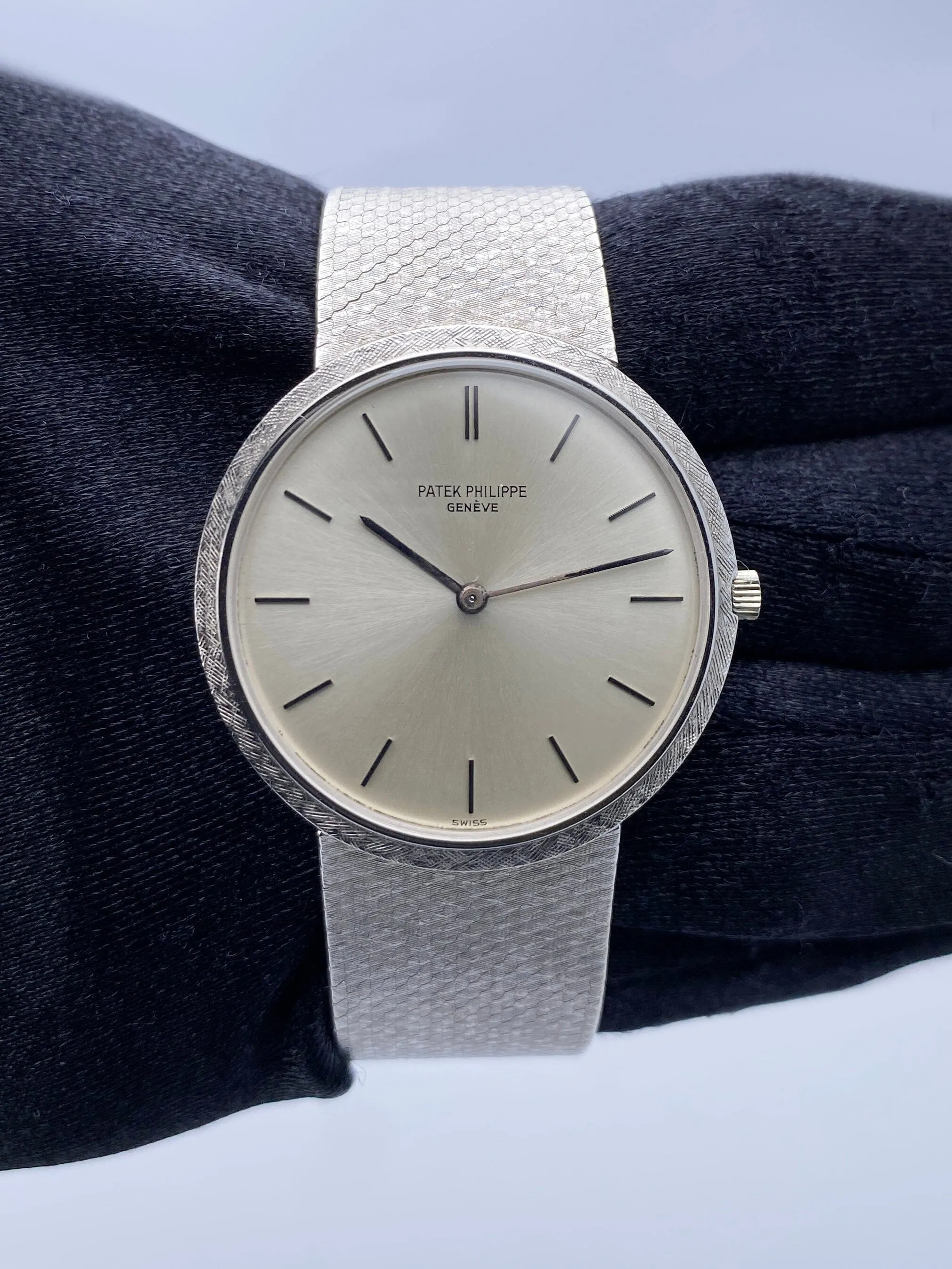 Patek Philippe Calatrava 3520D 18K White Gold Mens Watch