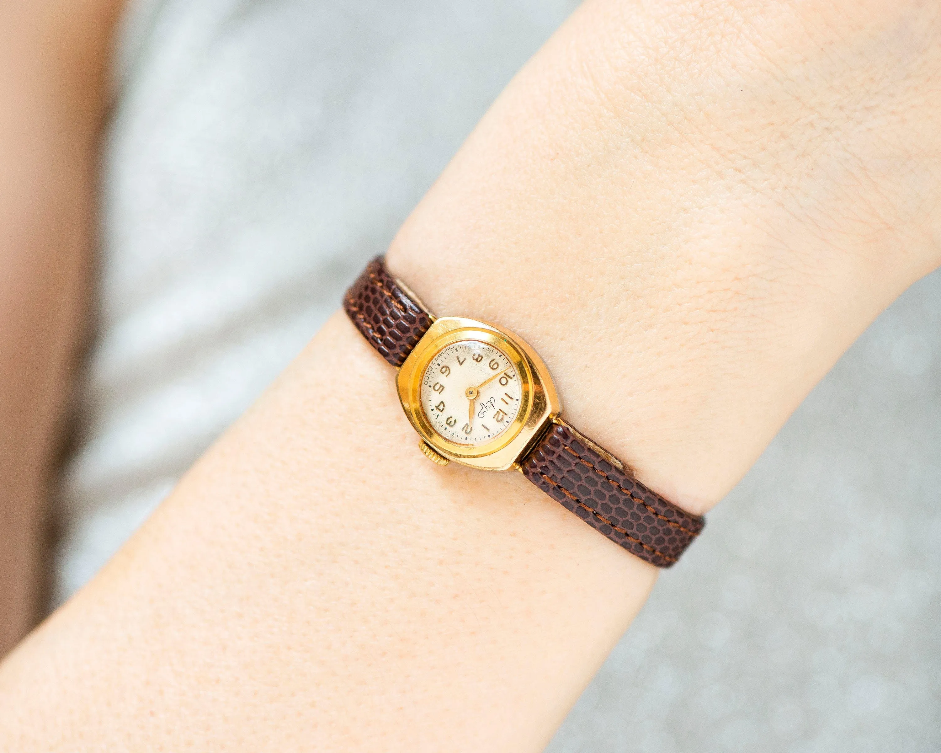 Retro lady watch gold plated Ray delicate gift jewelry, cocktail watch for women vintage, Arabic dial lady watch, new premium leather strap