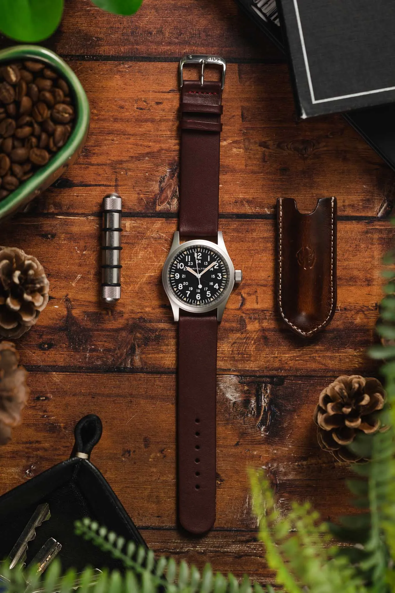 RIOS1931 CLASSIC Low-Profile Leather Watch Strap in BURGUNDY