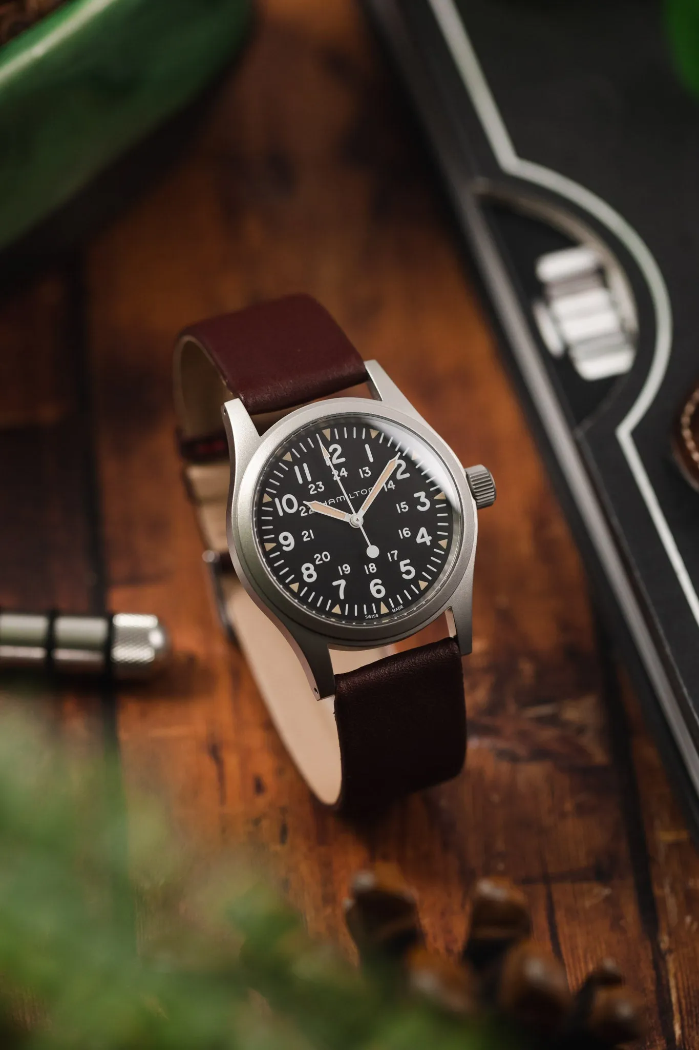 RIOS1931 CLASSIC Low-Profile Leather Watch Strap in BURGUNDY