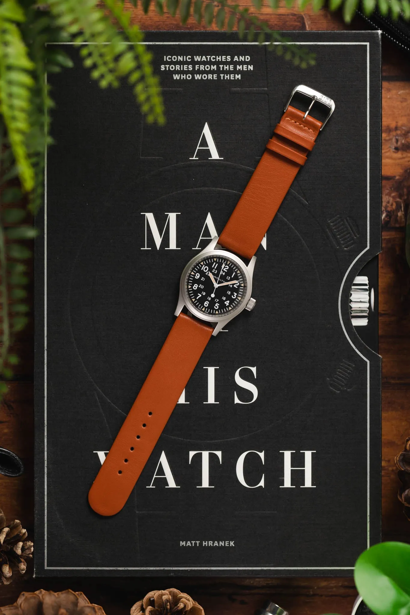 RIOS1931 CLASSIC Low-Profile Leather Watch Strap in COGNAC