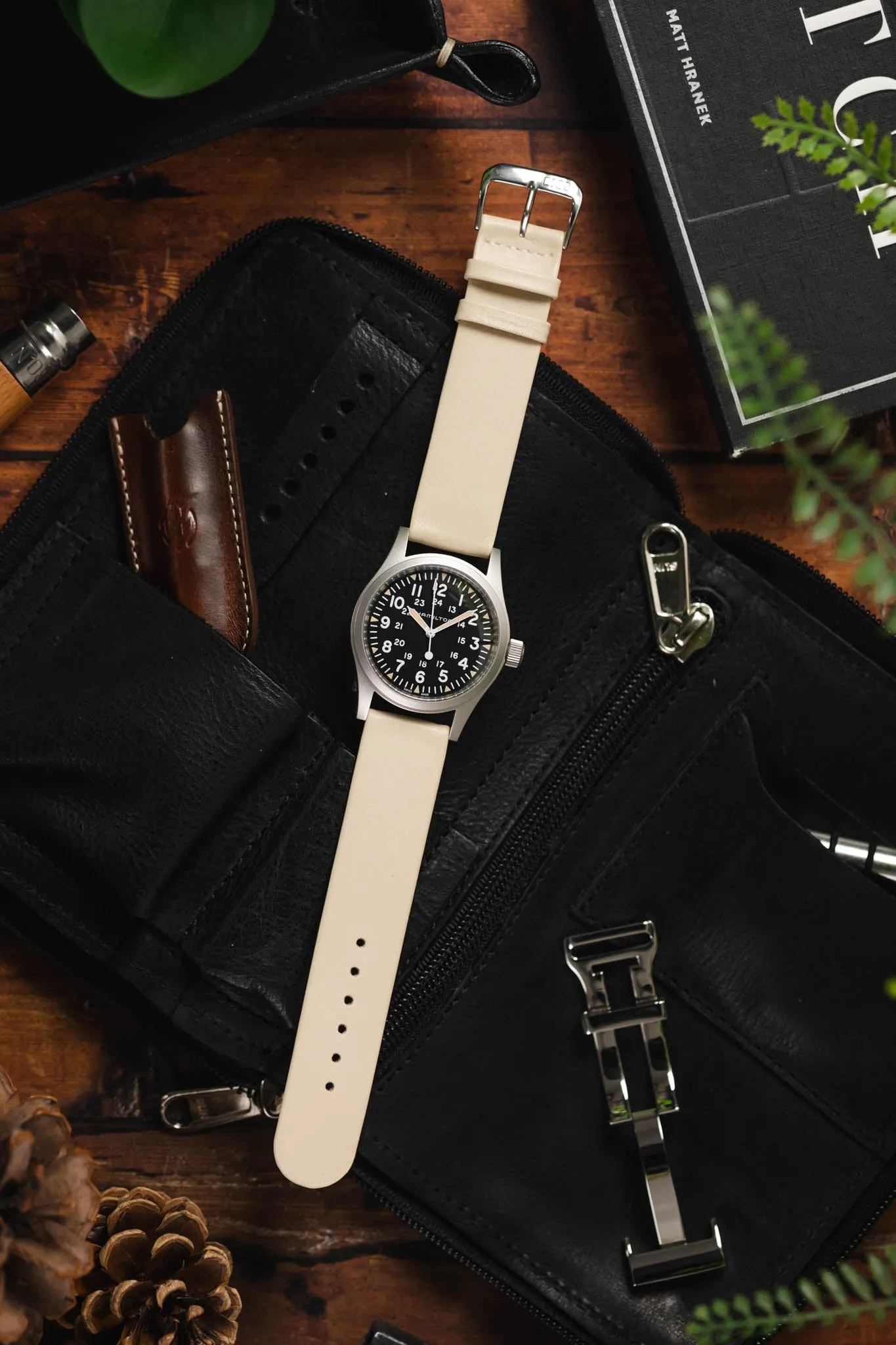 RIOS1931 CLASSIC Low-Profile Leather Watch Strap in SAND