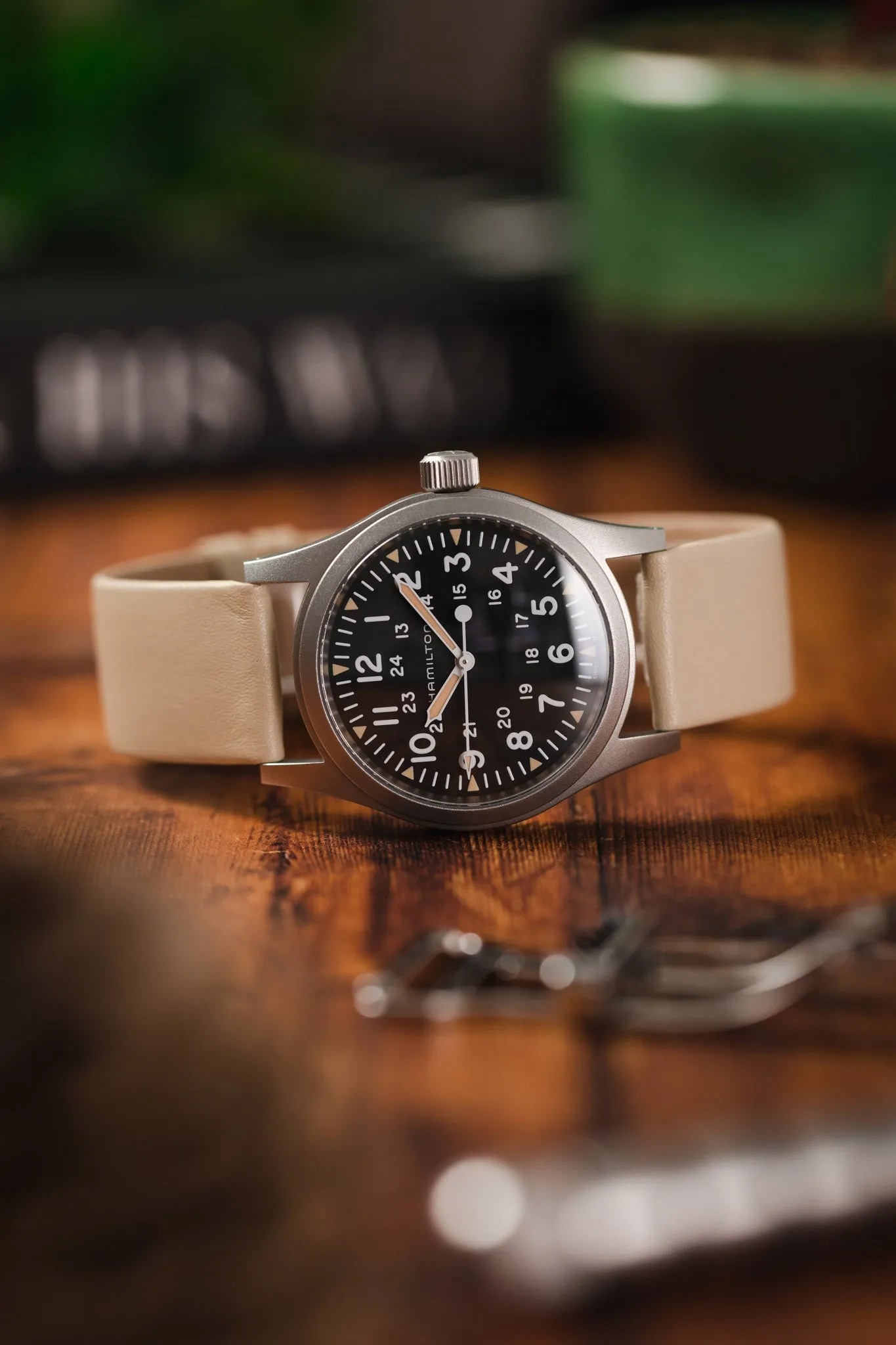 RIOS1931 CLASSIC Low-Profile Leather Watch Strap in SAND