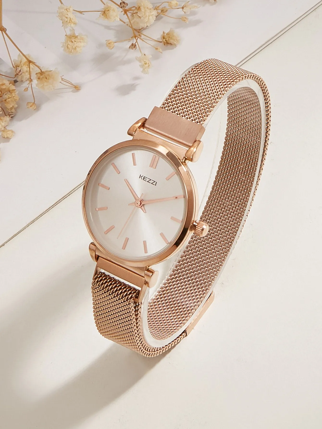 Round Pointer Mesh Strap Quartz Watch