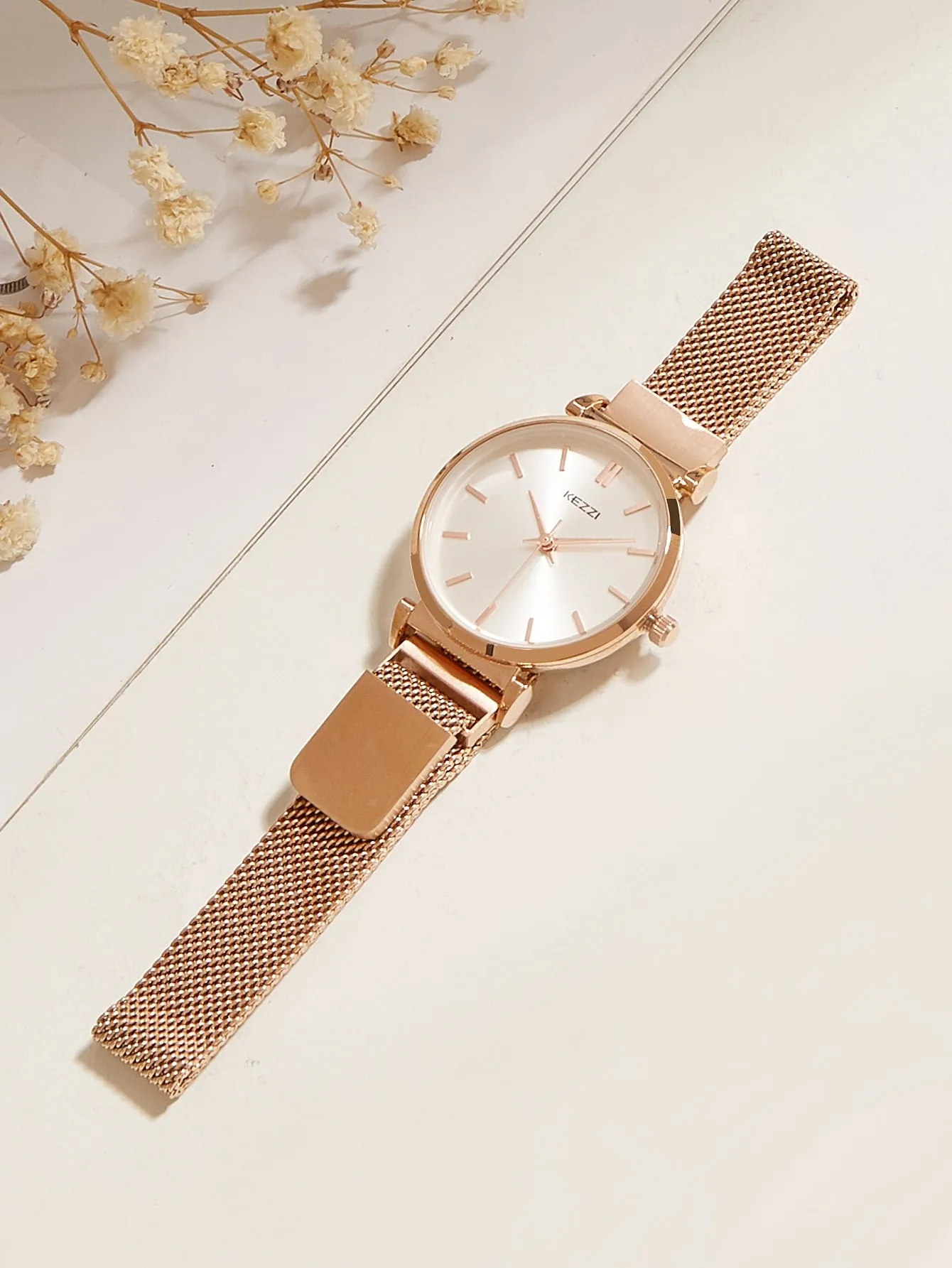 Round Pointer Mesh Strap Quartz Watch