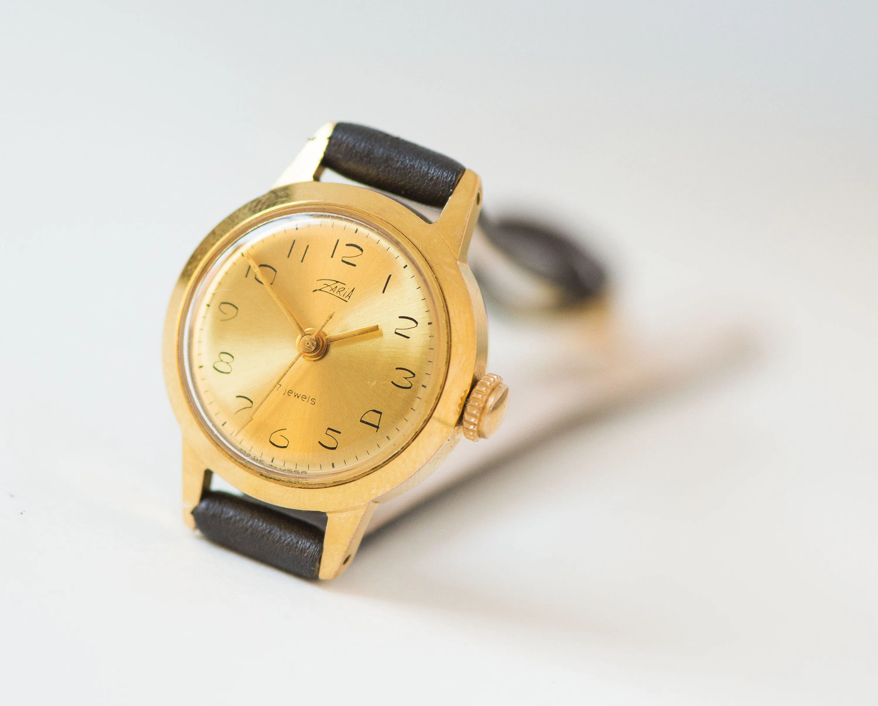 Vintage women's watch classical gold plated wristwatch Dawn, shockproof watch women jewelry gift tiny watch round, new genuine leather strap