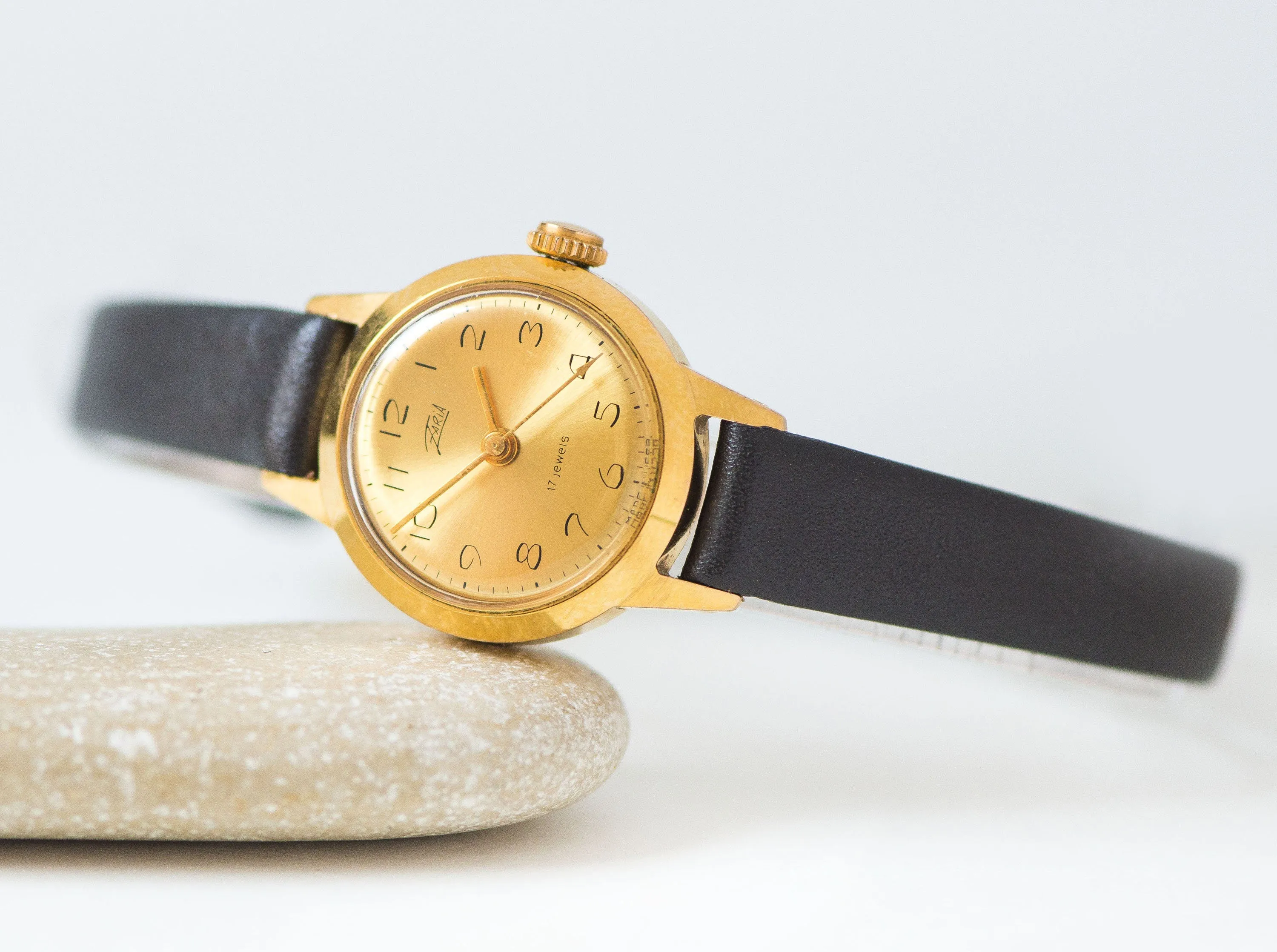 Vintage women's watch classical gold plated wristwatch Dawn, shockproof watch women jewelry gift tiny watch round, new genuine leather strap